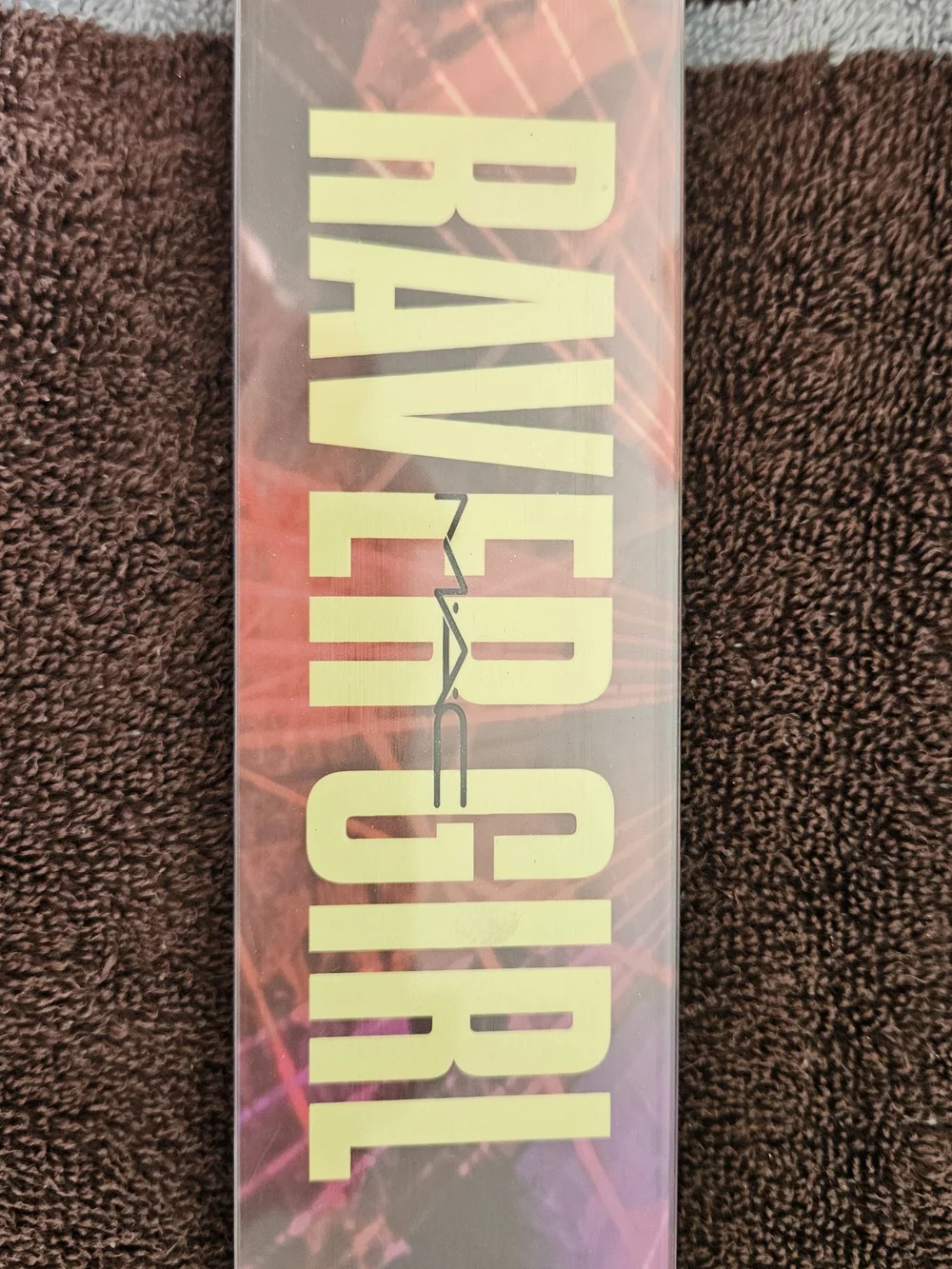 MAC Raver Liar Palette – Neon Yellow Text on Pink-Purple Gradient